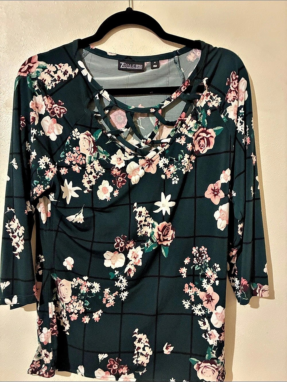 7 th Avenue. New York and company Floral Long Sleeve Tunic in Green & Pink Size